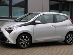 Silber Gebraucht 2021 Toyota Aygo X-play Kleinwagen | 11.990 € (Fairer Preis)