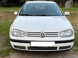 Weiß Gebraucht 1998 VW Golf IV Kleinwagen | 650 €