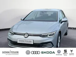 Reflexsilber Gebraucht 2023 VW Golf VIII Life Limousine | 23.950 € (Guter Preis)