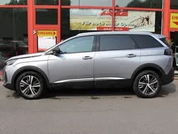 Artensegrau (metallic) Gebraucht 2024 Peugeot 5008 Allure Van / Kleinbus | 24.950 €