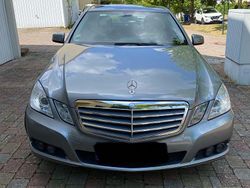 Silber Gebraucht 2011 Mercedes E200 Limousine | 13.900 €