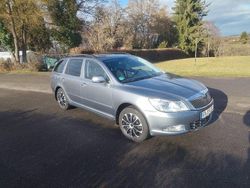 Grau Gebraucht 2012 Skoda Octavia Family Kombi | 6.500 € (Guter Preis)