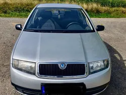 Silber Gebraucht 2003 Skoda Fabia Kleinwagen | 2.300 €