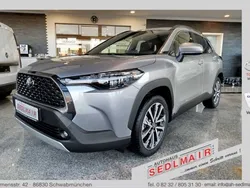 Shimmering silver Neu 2025 Toyota Corolla Cross Style SUV | 31.860 € (Superpreis)