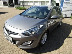 Grey metallic Gebraucht 2012 Hyundai i30 Intro Edition Limousine | 9.450 € (Etwas zu teuer)