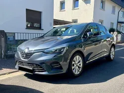 Grau Gebraucht 2021 Renault Clio V Intens Limousine | 8.999 € (Superpreis)