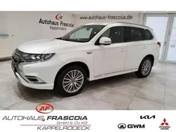 S) (weiss Gebraucht 2021 Mitsubishi Outlander P-HEV Plus SUV | 22.900 € (Fairer Preis)