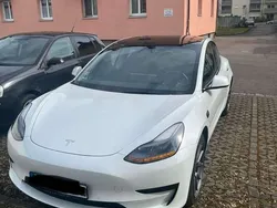 Weiß Gebraucht 2021 Tesla Model 3 Standard Range Plus Limousine | 25.500 € (Fairer Preis)