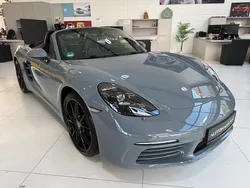 Grau Gebraucht 2024 Porsche Boxster Cabrio | 74.590 € (Teuer)