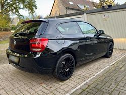 Schwarz Gebraucht 2015 BMW 116 Sport Line Kleinwagen | 11.200 € (Etwas zu teuer)