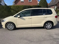 Beige Gebraucht 2020 VW Touran Comfortline Van / Kleinbus | 10.900 € (Fairer Preis)