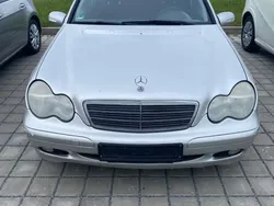 Grau Gebraucht 2003 Mercedes 200 Limousine | 1.100 €