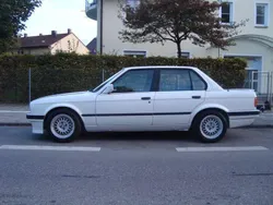 Weiß Gebraucht 1989 BMW 316 Performance Limousine | 9.900 €