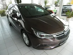 Braun Gebraucht 2016 Opel Astra Dynamic Limousine | 12.790 € (Etwas zu teuer)