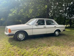 Weiß Gebraucht 1982 Mercedes 200 Limousine | 7.800 €
