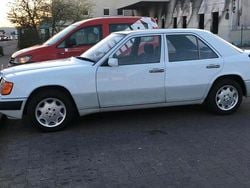 Weiß Gebraucht 1993 Mercedes E280 Limousine | 8.500 €