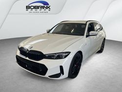 Weiß Gebraucht 2025 BMW 330e M Sport Kombi | 64.000 €