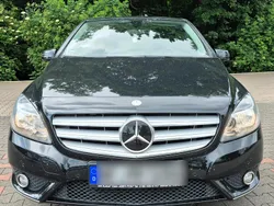 Schwarz Gebraucht 2013 Mercedes B180 Van / Kleinbus | 8.500 €