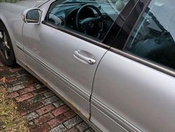 Silber Gebraucht 2002 Mercedes 220 Kombi | 1.200 €