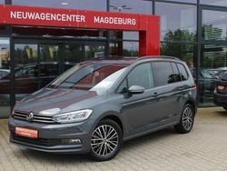 Delfingrau metallic Gebraucht 2024 VW Touran Comfortline Van / Kleinbus | 35.990 € (Etwas zu teuer)