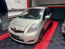 Silber Gebraucht 2011 Toyota Yaris Kleinwagen | 3.300 € (Guter Preis)