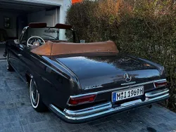 Braun Gebraucht 1963 Mercedes 220 Cabrio | 126.650 €