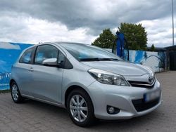 Silber Gebraucht 2013 Toyota Yaris Kleinwagen | 8.555 € (Etwas zu teuer)