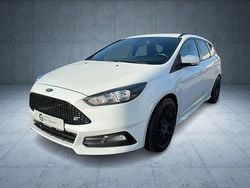 Weiß Gebraucht 2016 Ford Focus ST Limousine | 10.930 € (Guter Preis)