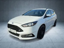 Weiß Gebraucht 2016 Ford Focus ST Limousine | 10.930 € (Guter Preis)