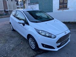 Weiß Gebraucht 2014 Ford Fiesta Trend Kleinwagen | 4.950 € (Fairer Preis)