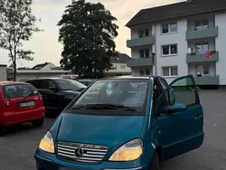 Blau Gebraucht 2002 Mercedes A160 Kleinwagen | 750 €