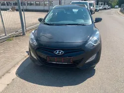 Schwarz Gebraucht 2014 Hyundai i30 Trend Kombi | 4.499 € (Superpreis)