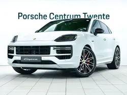 Weiß Gebraucht 2024 Porsche Cayenne Turbo E-Hybrid SUV | 178.959 €