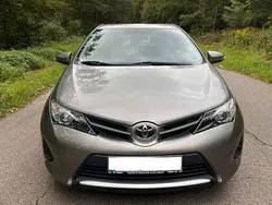 Grau Gebraucht 2013 Toyota Auris Limousine | 8.999 € (Teuer)