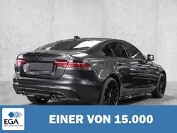 Grau metallic Gebraucht 2024 Jaguar XE Limousine | 54.660 €