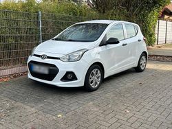Weiß Gebraucht 2015 Hyundai i10 Classic Kleinwagen | 7.250 € (Etwas zu teuer)