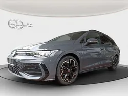 Delfingrau metallic Neu 2025 VW Golf VIII R-line Kombi | 37.499 € (Etwas zu teuer)