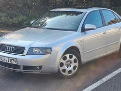 Grau Gebraucht 2004 Audi A4 Limousine | 2.900 € (Etwas zu teuer)