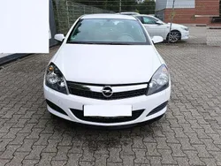 Weiß Gebraucht 2009 Opel Astra GTC Sport Limousine | 3.200 € (Guter Preis)
