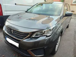 Grau Gebraucht 2018 Peugeot 5008 Access Van / Kleinbus | 10.900 € (Guter Preis)