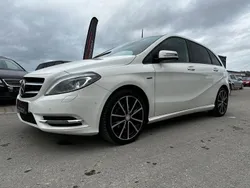 Weiß Gebraucht 2012 Mercedes B180 Edition 1 Van / Kleinbus | 9.499 € (Guter Preis)