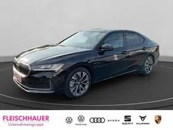 Ebony schwarz metallic Gebraucht 2024 Skoda Superb Selection Limousine | 42.980 € (Guter Preis)