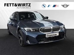 Arctic race blue metallic Gebraucht 2024 BMW 330 M Sport Kombi | 41.400 € (Superpreis)