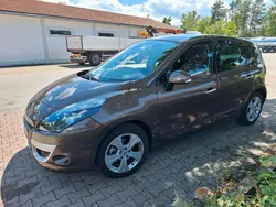 Braun Gebraucht 2010 Renault Scénic III Van / Kleinbus | 8.500 € (Etwas zu teuer)