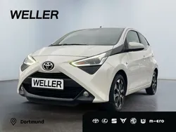 Weiß Gebraucht 2018 Toyota Aygo Connect Style Kleinwagen | 9.940 € (Etwas zu teuer)