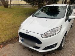 Weiß Gebraucht 2016 Ford Fiesta Kleinwagen | 6.000 €