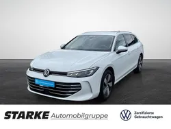 Weiß Gebraucht 2024 VW Passat Business Kombi | 35.380 € (Teuer)