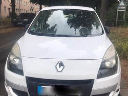 Weiß Gebraucht 2011 Renault Scénic III Van / Kleinbus | 3.800 €