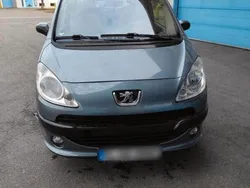 Grau Gebraucht 2005 Peugeot 1007 Kleinwagen | 2.500 € (Fairer Preis)