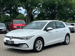 Pure white Gebraucht 2022 VW Golf VIII Life Limousine | 19.980 € (Guter Preis)